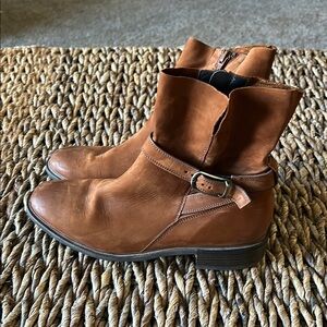 Paul Green Ankle Boots. Burnt orange/brown color. Suede. Zipper. Size 5 1/2